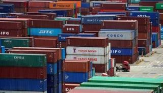 حاويات الشحن في ميناء صيني