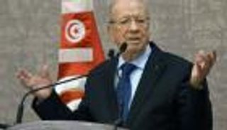 الرئيس التونسي يطالب الشاهد بتقديم استقالته حال استمرار الأزمة بالبلاد