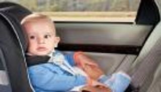 من أجل العمل.. تنسى ابنها في السيارة لمدة 8 ساعات