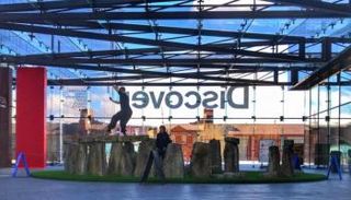 جانب من تحضيرات المعرض 