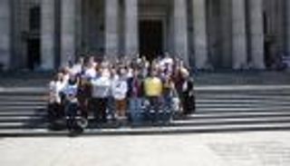 بالصور.. مشاركو "منتدى شباب صناع السلام" يتفقدون معالم لندن التاريخية