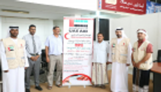 الهلال الأحمر الإماراتي يوقع عقدين لإعادة تأهيل خزان مياه بالمكلا