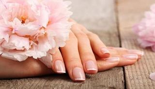 الغذاء الصحي يساعد على تقوية الأظافر