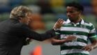 الهلال السعودي يقترب من البيروفي كاريللو