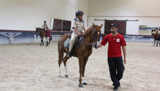 "أبطال عام زايد" يزورون مركز شرطة هيلي وخيالة الشرطة