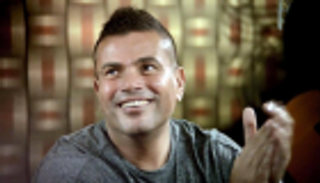 عمرو دياب يحيي أولى حفلاته الصيفية باليونان