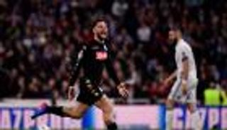 جناح نابولي يرفع راية التحدي في وجه رونالدو