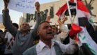 العراق.. محتجون يتجمعون عند المدخل الرئيسي لحقل الزبير النفطي