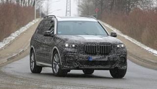 سيارة "بي إم دابليو إكس 7"