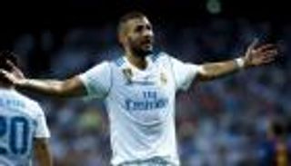 نابولي يجهز عرضا لضم بنزيمة من ريال مدريد