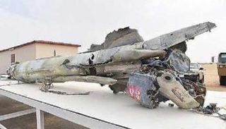 بقايا صاروخ حوثي دمرته الدفاعات السعودية - أرشيف