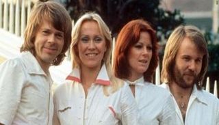 أعضاء فريق آبا  السويدي