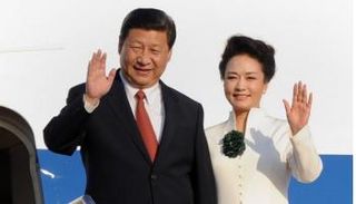 الرئيس الصيني شي جين بينغ وزوجته بينغ ليوان