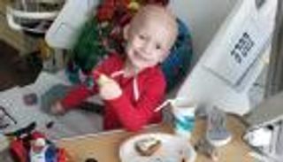 طفل يكتب نعيه قبل وفاته.. ماذا قال؟