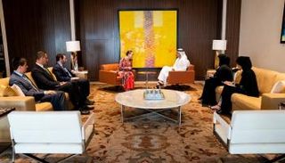 الشيخ عبدالله بن زايد آل نهيان يتسلم عضوية الدولة كمراقب