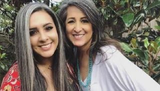 نساء يتمردن على الصبغة بترك خصلاتهن البيضاء