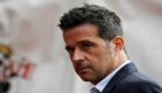 مدرب إيفرتون متفائل بخطف ظهير برشلونة