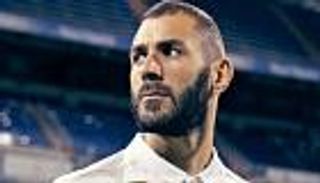 بنزيمة يفتح النار على رئيس نابولي ويصفه بالمجنون