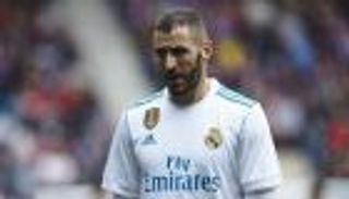 وكيل بنزيمة يرد على تقارير اقترابه من ميلان