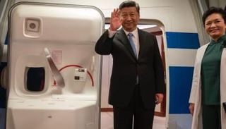 الرئيس الصيني لدى مغادرته الإمارات اليوم السبت