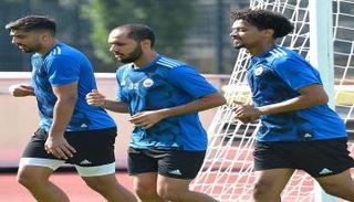 جانب من تدريبات الشارقة في معسكره الخارجي