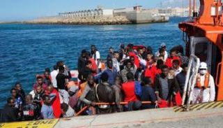 مركب على متنه مهاجرون غير شرعيين - أرشيفية