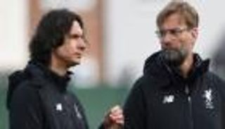 ليفربول يحسم مستقبل مساعد كلوب 