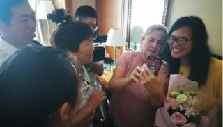 الفتاة الصينية تلتقي عائلتها بعد غياب 22 عاما