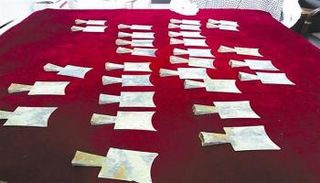 العملات الصينية التي عثر عليها في مقاطعة خنان بوسط الصين 