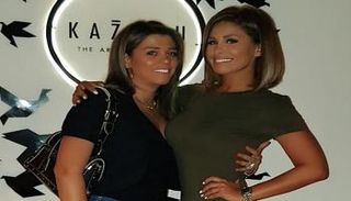 النجمة مي سيلم برفقة إحدى صديقاتها