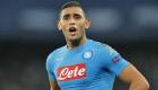 ظهير مانشستر يونايتد مرشح لتعويض غلام نابولي