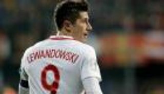 مدرب بولندا يكشف مصير "القائد" ليفاندوفسكي