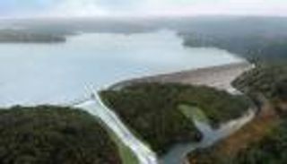  مئات الأشخاص في عداد المفقودين بعد انهيار سد بلاوس