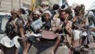 الحوثي ينهب المساعدات الإنسانية بالحديدة ويصدر فتوى بتحريمها