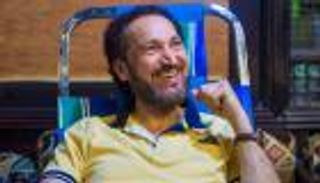 بالصور.. نصير شمة يتبرع بدمه لصالح الهلال الأحمر المصري