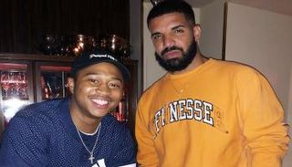 دريك مغني In My Feelings بجوار Shiggy أول من بدأ التحدي