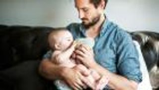 تماما مثل الأمهات.. اكتئاب ما بعد الولادة يصيب الآباء الجدد