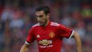 بالفيديو.. تسديدة لاعب مانشستر يونايتد القاتلة تودي بحياة طائر