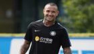 مدرب روما يكشف أسباب السماح لناينجولان بالانتقال للإنتر