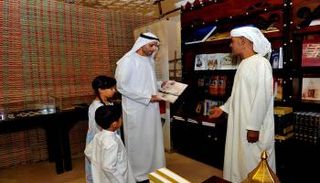 جناح نادي تراث الإمارات بمهرجان ليوا للرطب يواصل فعالياته 