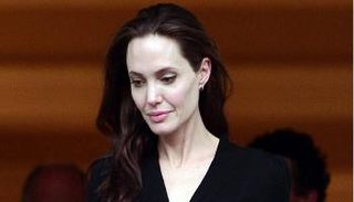 النجمة الأمريكية أنجلينا جولي تنعى سيدة بوسنية