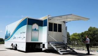 المسجد المتنقل يسع 50 شخصا