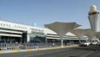 مطارات أبوظبي: الرحلات لم تتأثر بحادث بسيط لمركبة نقل إمدادات
