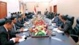 اليمن يدين هجوم الحوثي على ناقلتي نفط سعوديتين بالبحر الأحمر