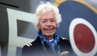 وفاة ماري إليس.. الريفية قائدة الـ1000 طائرة حربية