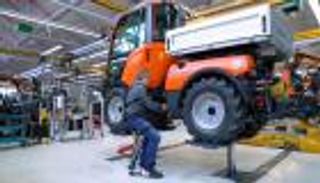 مخترع "Chairless chair": الكرسي ابتكار لحل مشكلة الوقوف لساعات طويلة