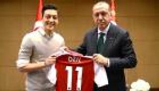 مسؤول ألماني يتهم أردوغان باستخدام أوزيل للفوز بتنظيم يورو 2024