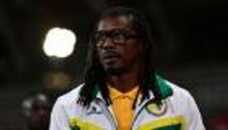 الاتحاد السنغالي يضع شرطا صعبا في العقد الجديد للمدرب سيسيه 