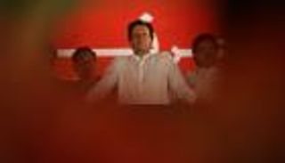 عمران خان.. بطل الكريكيت الصاعد في ملاعب السياسة الباكستانية