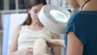 مصباح منزلي يعالج القرح والدوالي